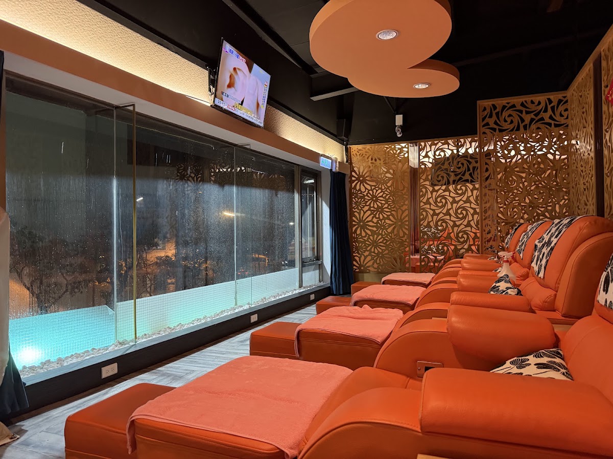 普吉島足體養生會館/foot massage/body massage/中式養生會館/腳底按摩/指壓/油壓/修腳皮 내부 사진 2