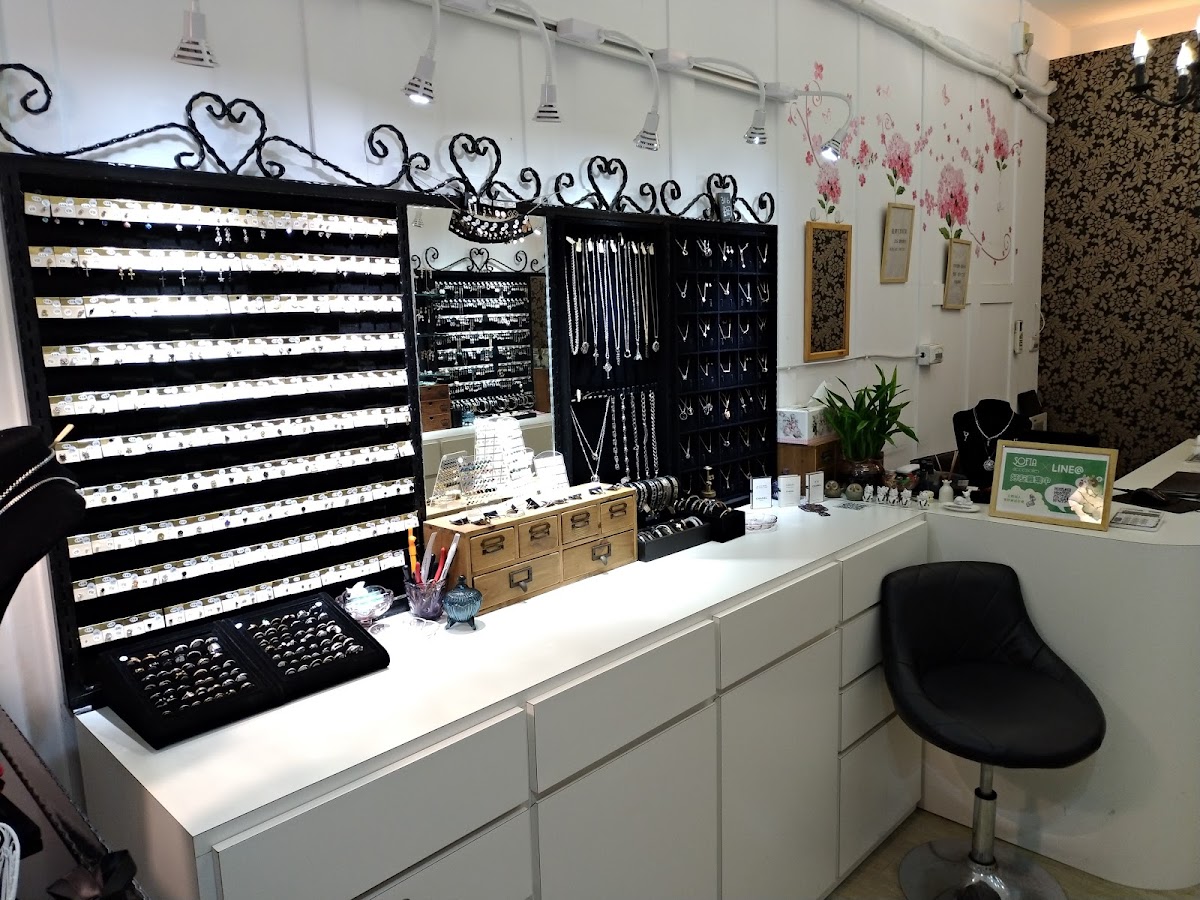 SOFIA Accessories 抗過敏飾品 穿耳洞專門 店內環境照片 4