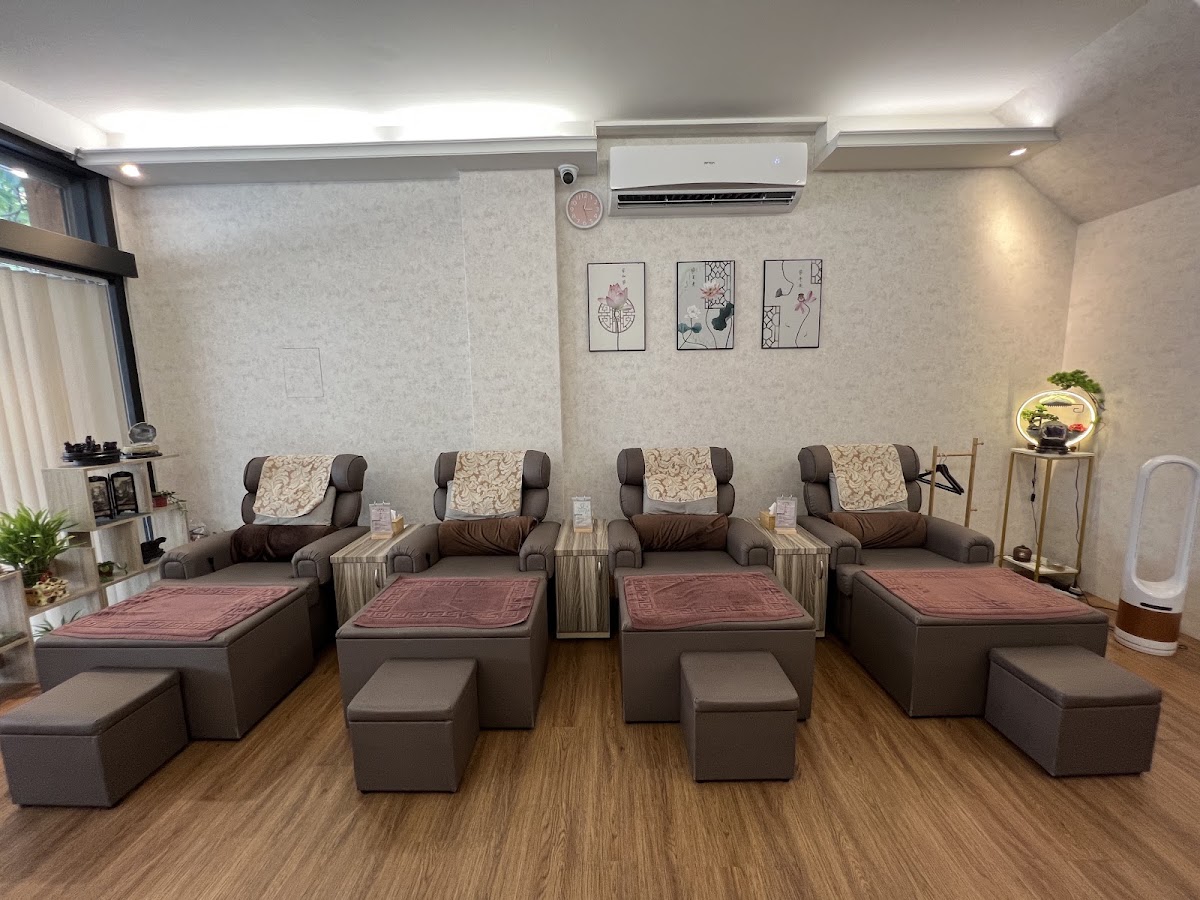 草上飛足體養生會館【台中南屯｜全身按摩｜腳底｜肩頸舒壓｜經絡｜筋膜沾黏】 店內環境照片 2