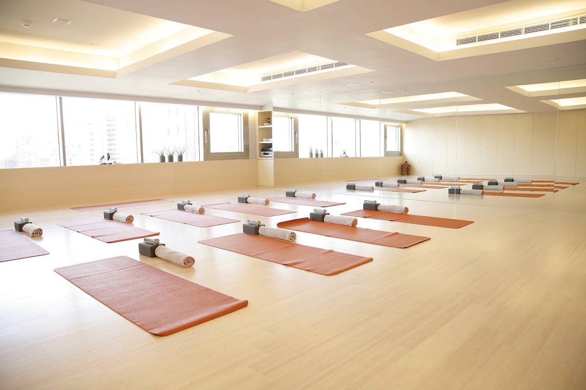 SPACE YOGA安和館 (明曜百貨 13F) 店家封面照片