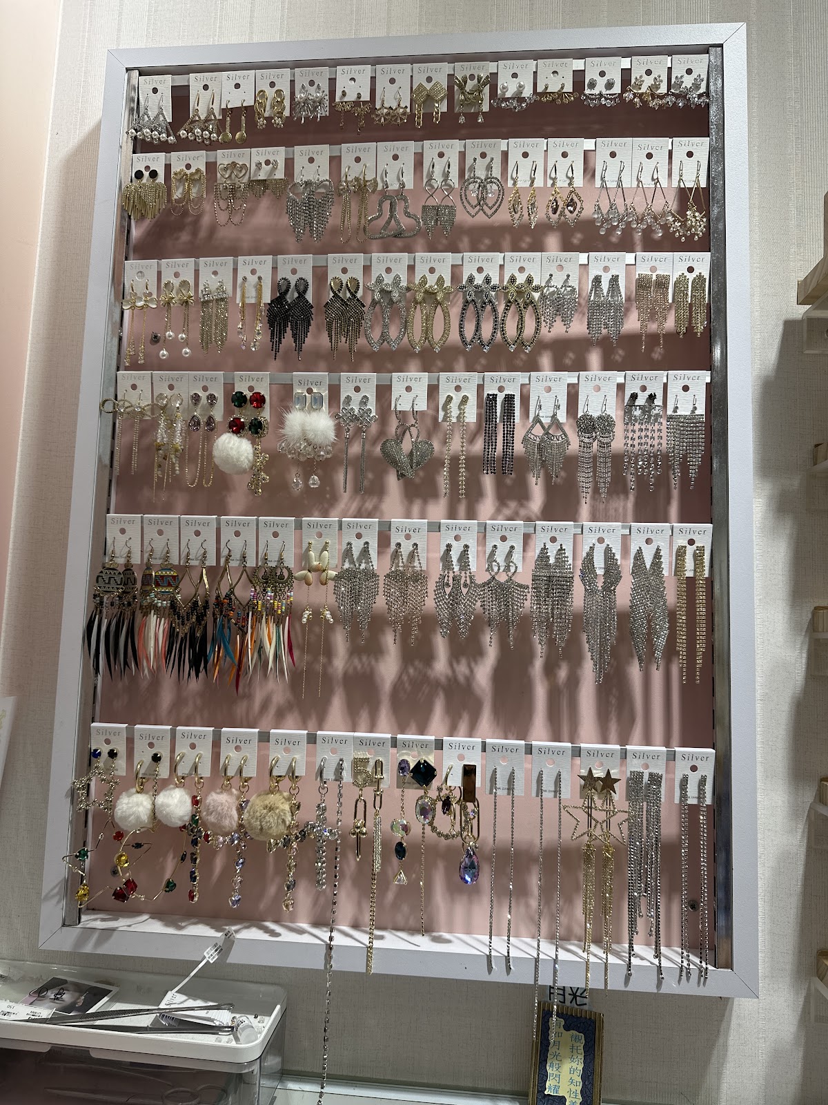 Pink Diamond 東區總店 (專業打洞：肚環、耳洞、各類特殊洞) 店內環境照片 3