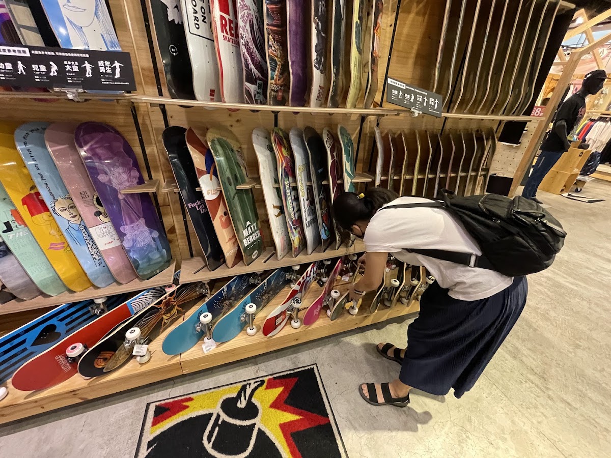ALL RIDE SKATE/SURF/SNOW 店內環境照片 4