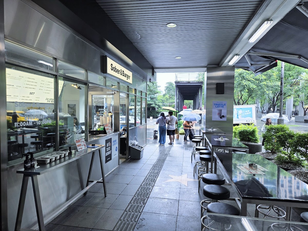Fake Sober Taipei 店內環境照片 5