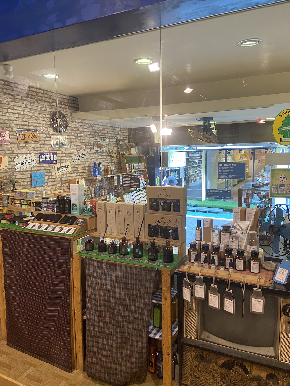 光頭 & Jordan 小舖 Uncle Bald Fragrant Beauty Shop 店內環境照片 3