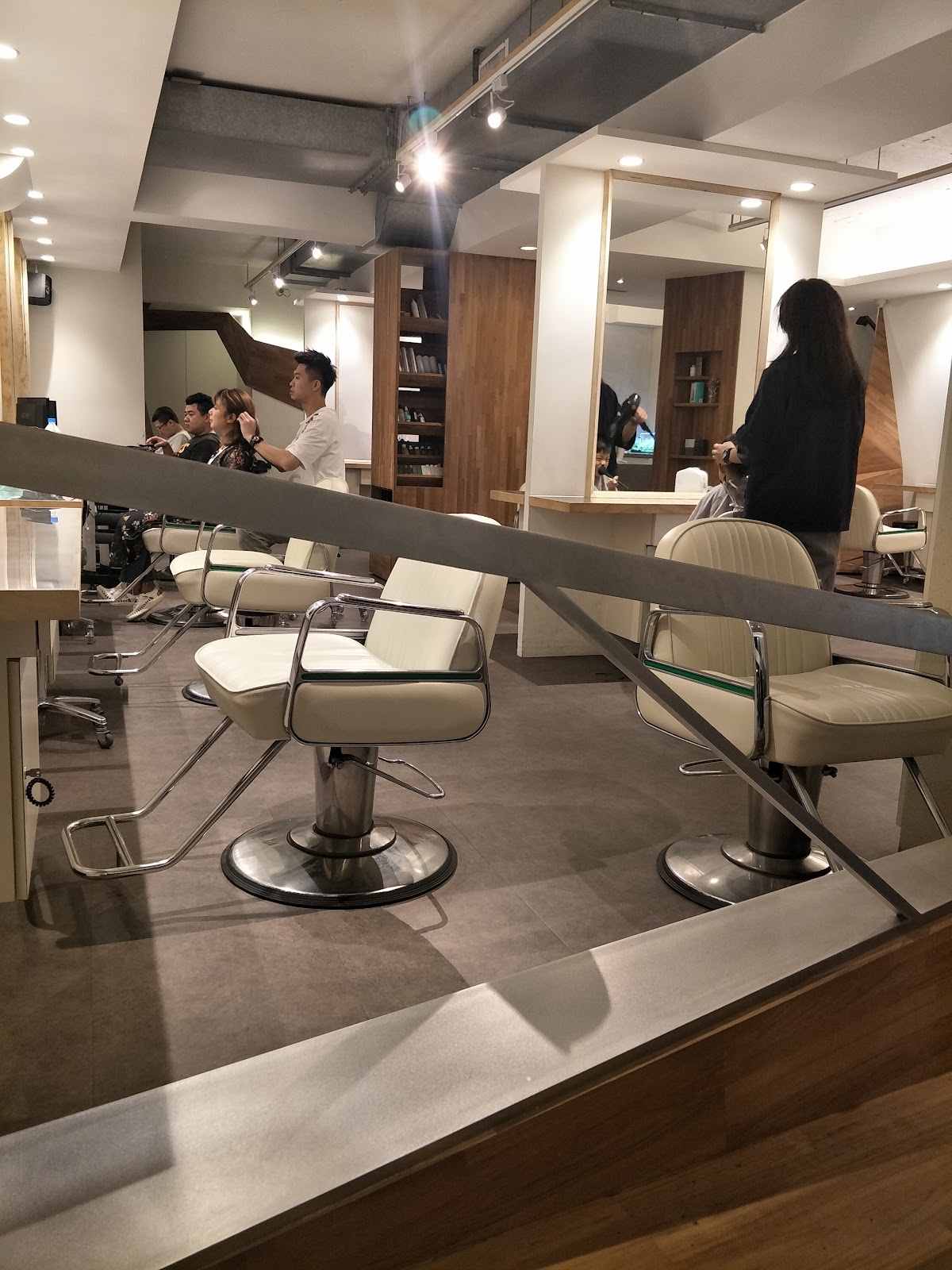 Zoom Hair Styling 店內環境照片 8