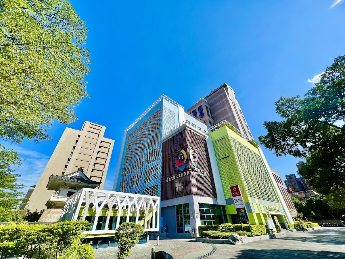 Y17 岩究所 攀岩場(青年局9F) 店家封面照片