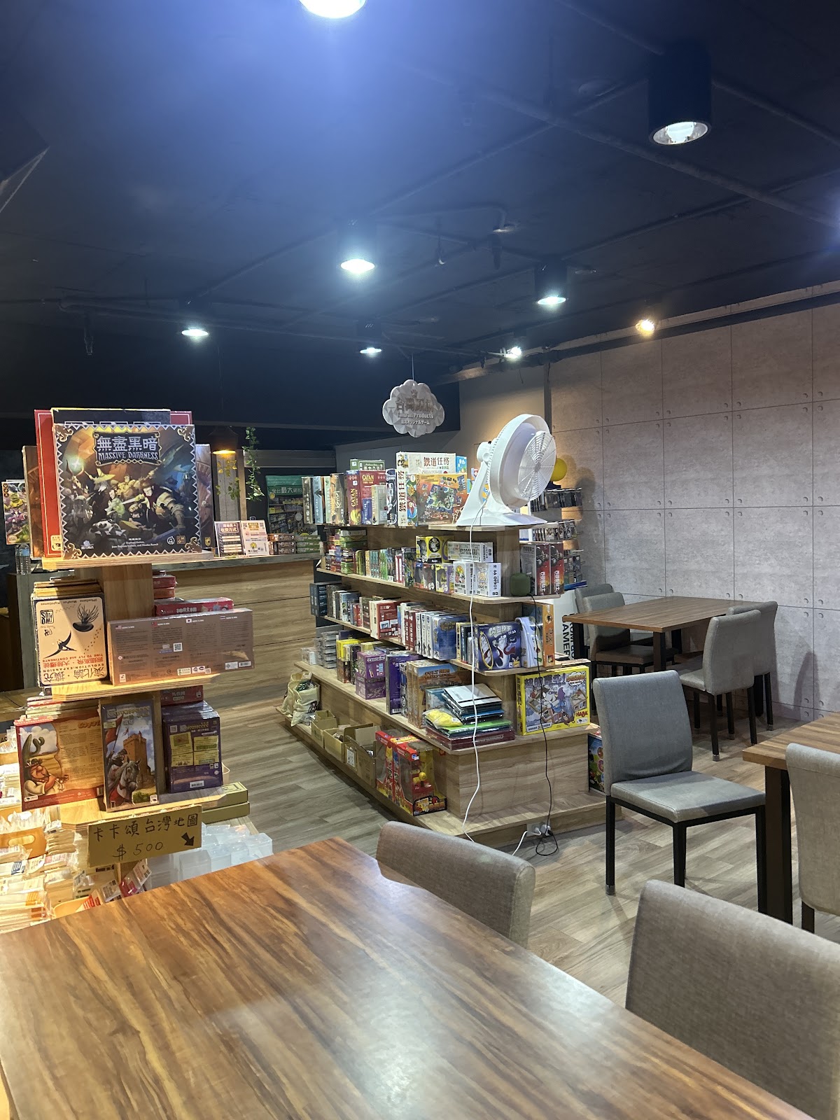 陽光桌遊-西門店(場地舒適，遊戲眾多，教學親切) 店內環境照片 5