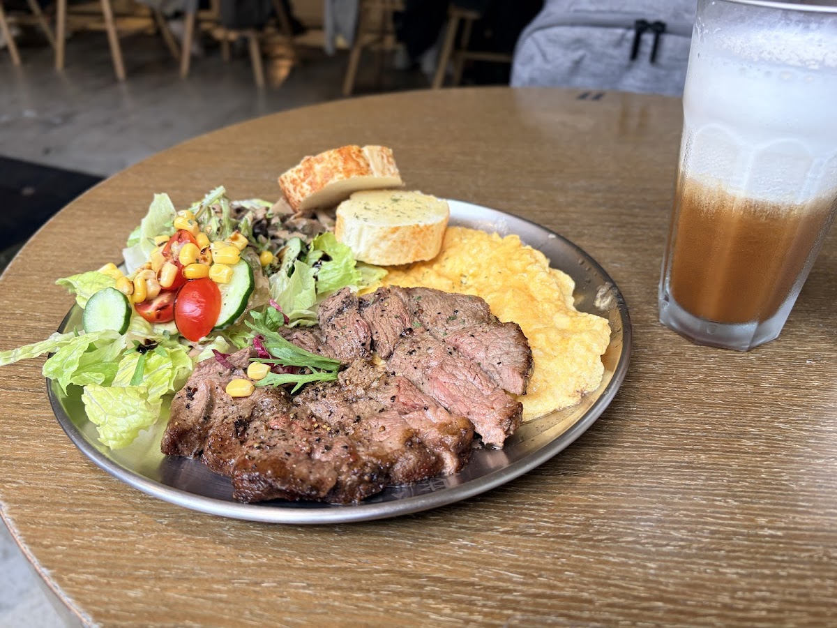 Arthere Café 上樓看看咖啡 店內環境照片 3