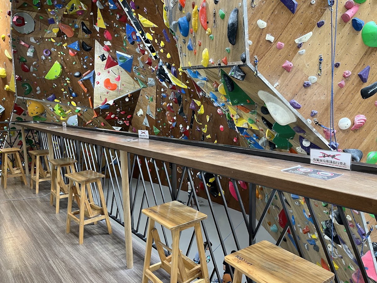 原岩攀岩館-中和店 T-UP Climbing-Zhonghe 店內環境照片 3