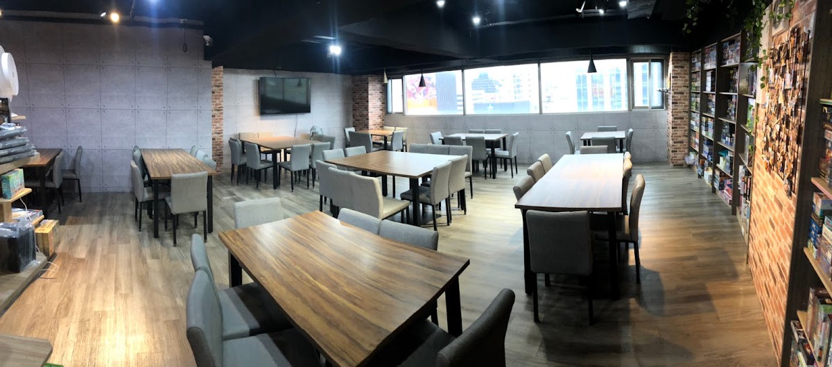 陽光桌遊-西門店(場地舒適，遊戲眾多，教學親切) 店內環境照片 2