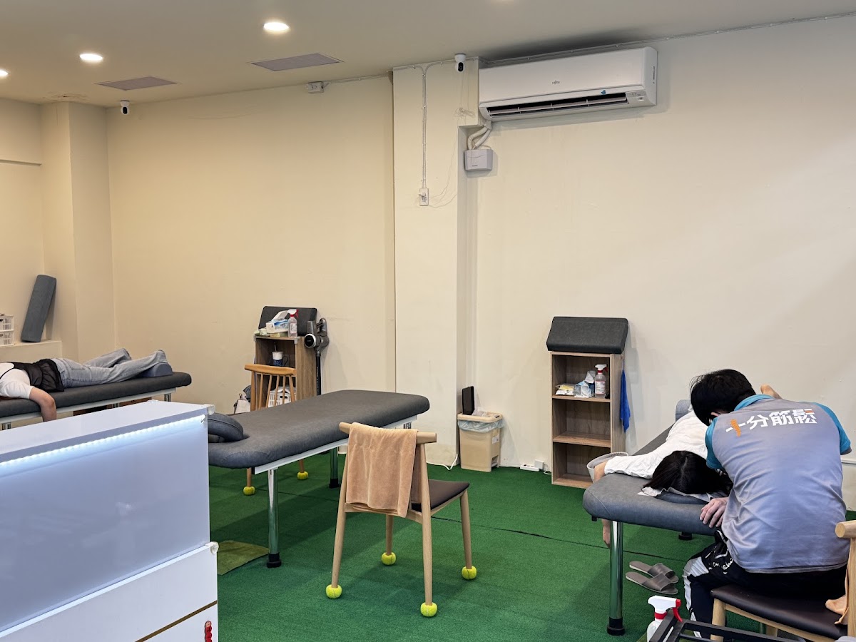 【十分筋鬆-青海店】台中CP值最高整復所/筋膜刀/拔罐/撥經/傳統整復推拿/適合喜愛深層酸痛 店內環境照片 5