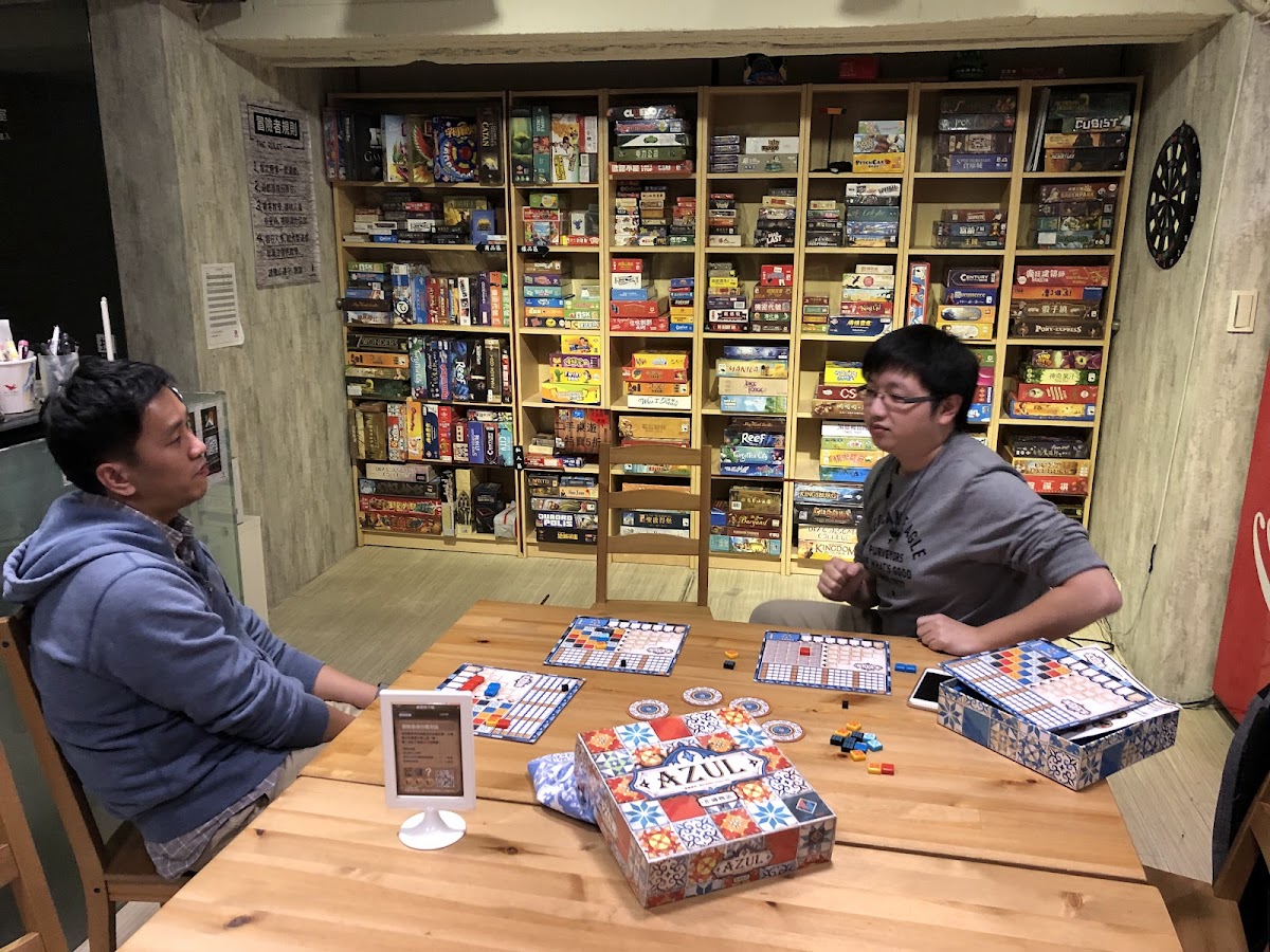 【桌遊地下城】| 深夜遊玩需求請先來電 | 桌遊推薦、玩買租學、聚會活動 | 70人大空間 | Team Building團隊建立 店內環境照片 2