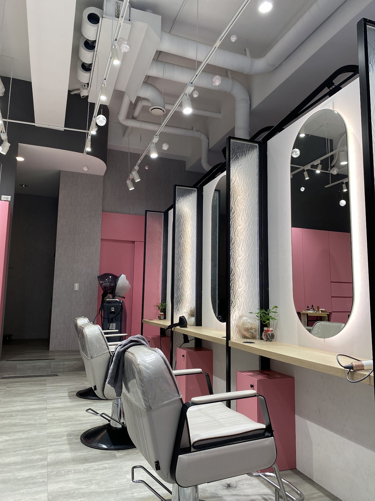 Meta hair salon 后-台北南港剪髮/燙髮/染髮/護髮/漂髮 美髮沙龍髮廊 頭皮護理 特殊色/挑染/補染/手刷染 韓式造型燙染/波浪燙/縮毛矯正 AI頭皮檢測/養護/護理/SPA 2026髮型設計師推薦 人氣預約推薦 PTT Dcard 店內環境照片 2