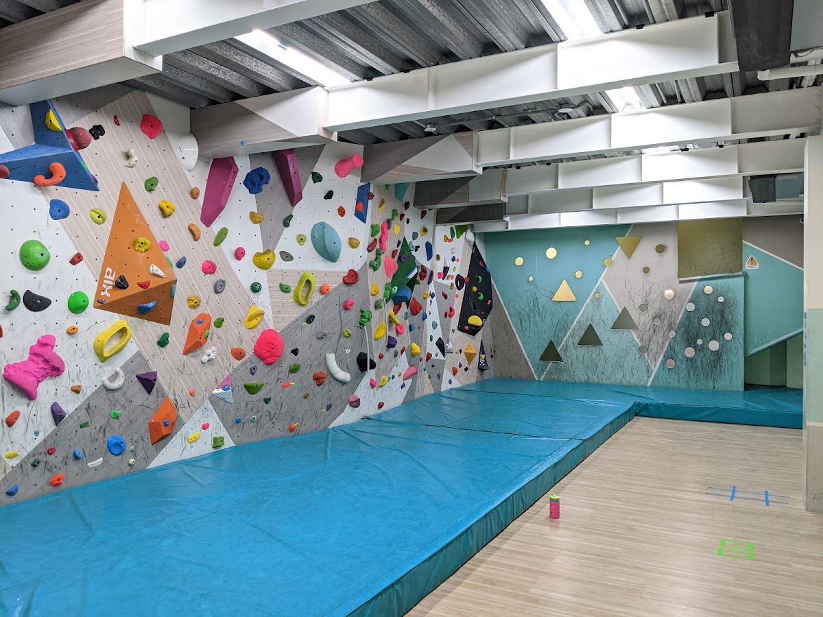 原岩攀岩館-中和店 T-UP Climbing-Zhonghe 店內環境照片 2