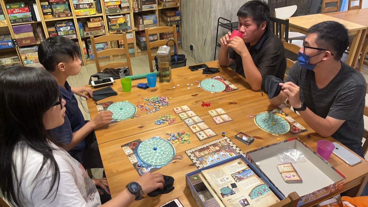 【桌遊地下城】| 深夜遊玩需求請先來電 | 桌遊推薦、玩買租學、聚會活動 | 70人大空間 | Team Building團隊建立 店內環境照片 5