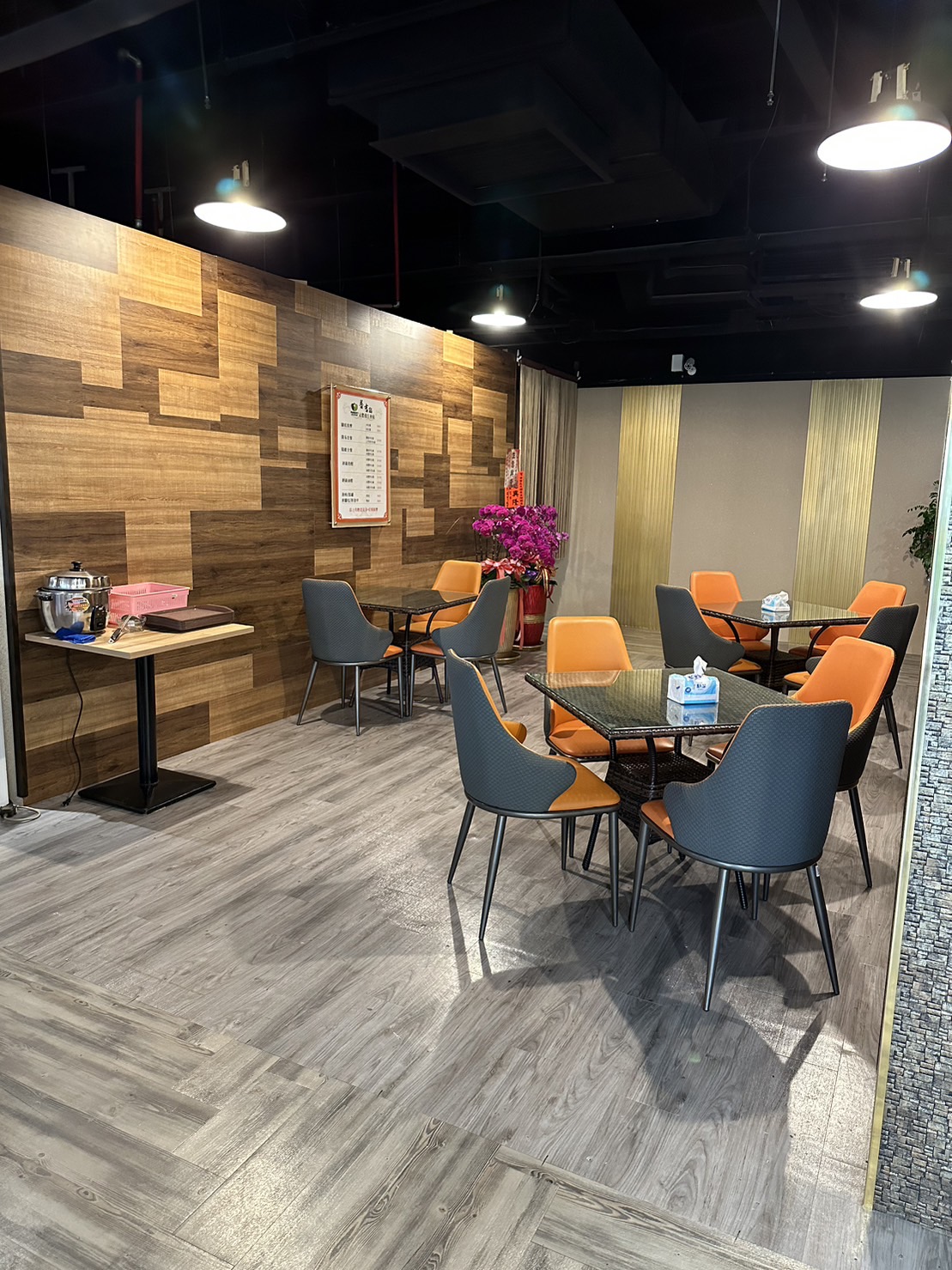 普吉島足體養生會館/foot massage/body massage/中式養生會館/腳底按摩/指壓/油壓/修腳皮 내부 사진 3