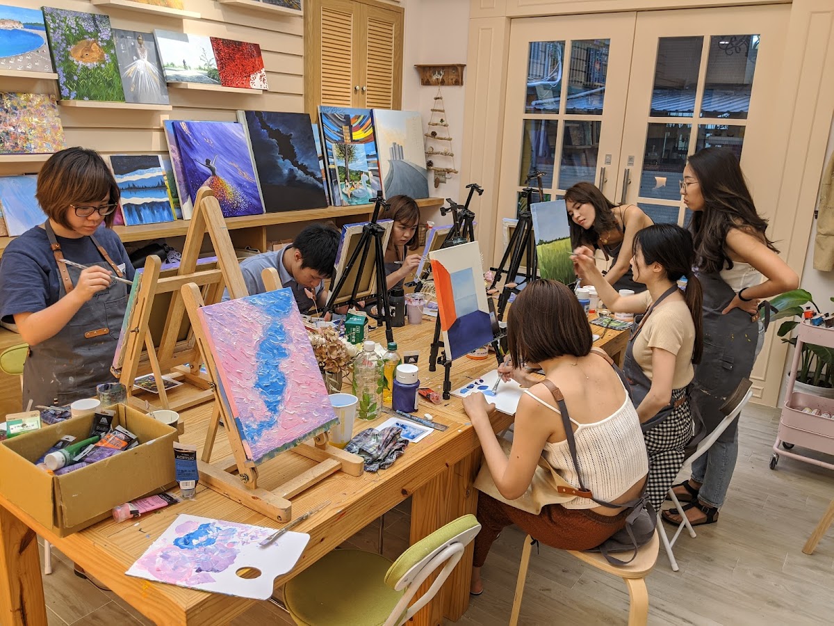 艾瑪畫室 AMMA PAINTING - 成人油畫｜兒童美術｜金箔畫｜畫畫包場｜場地租借 店內環境照片 4