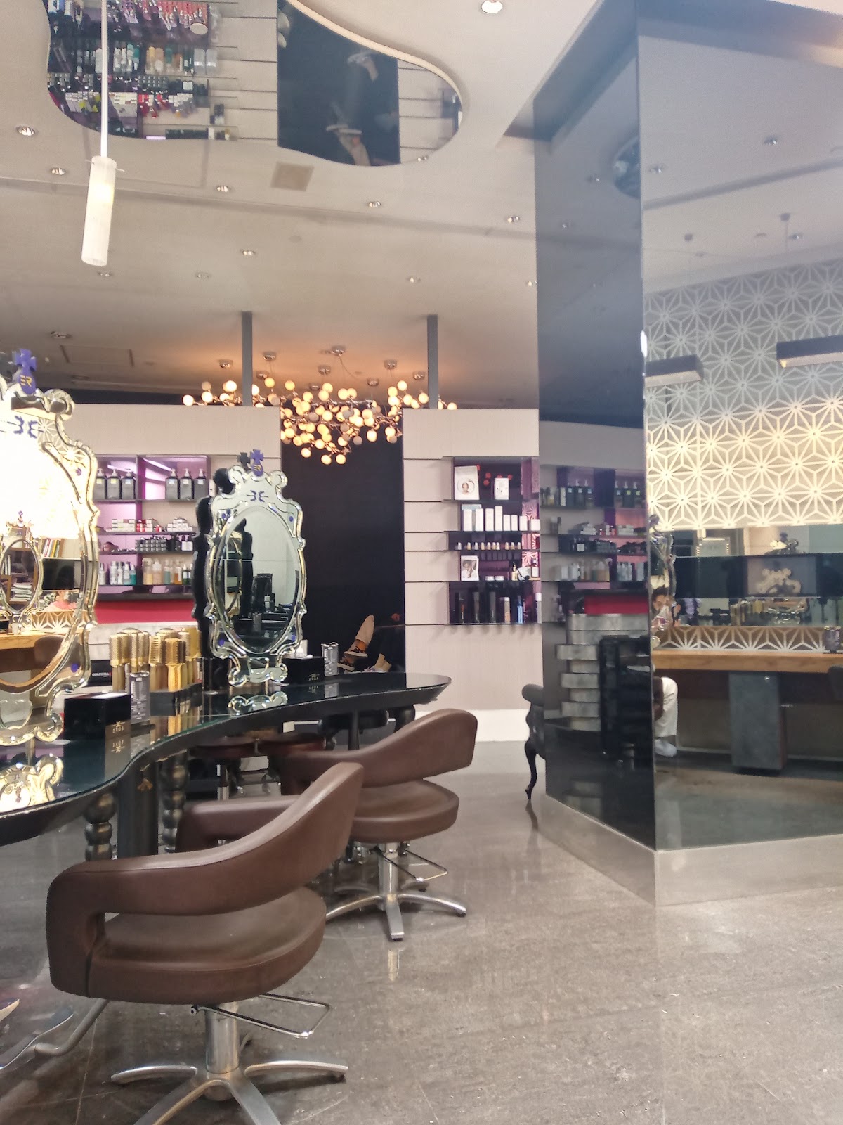 Eros hair-styling 店內環境照片 2