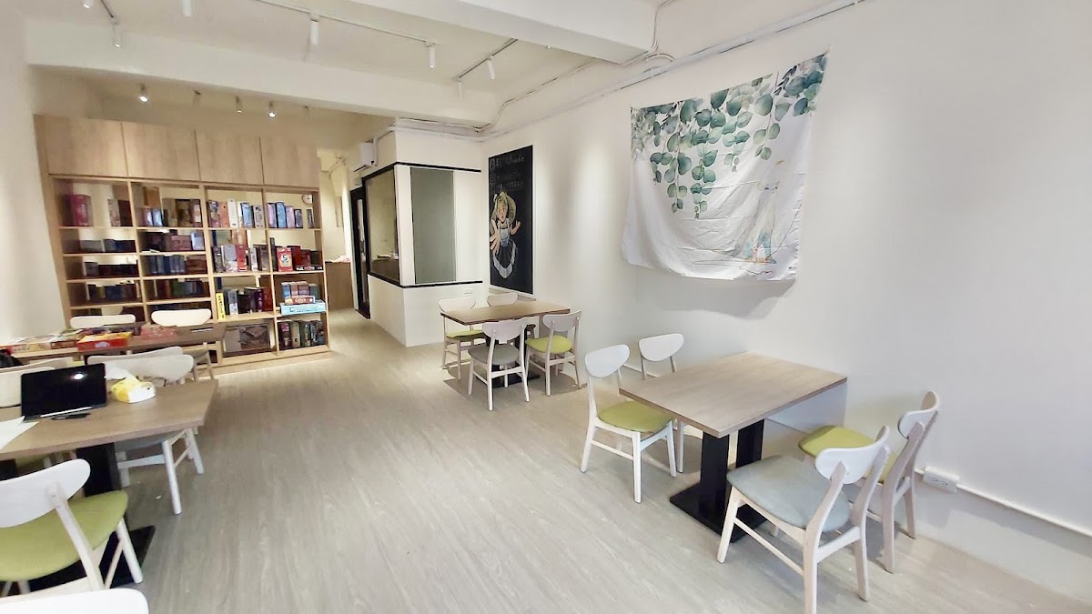 桌友之地：中山店（中山桌遊店/24小時服務/桌遊玩樂/租借桌遊/親親貓咪）*文化幣適用 店內環境照片 5
