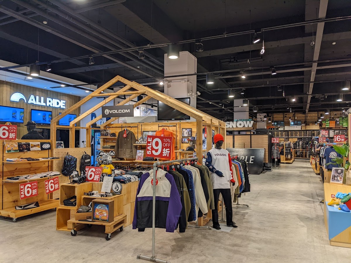 ALL RIDE SKATE/SURF/SNOW 店內環境照片 2
