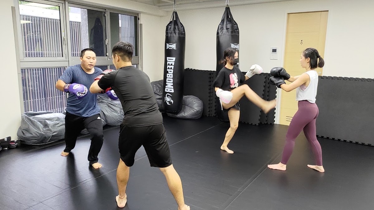 BMF動空間-MMA/體適能《專業訓練培訓》信義區減重塑身｜運動團體課｜私人教練課｜兒童班 店內環境照片 3