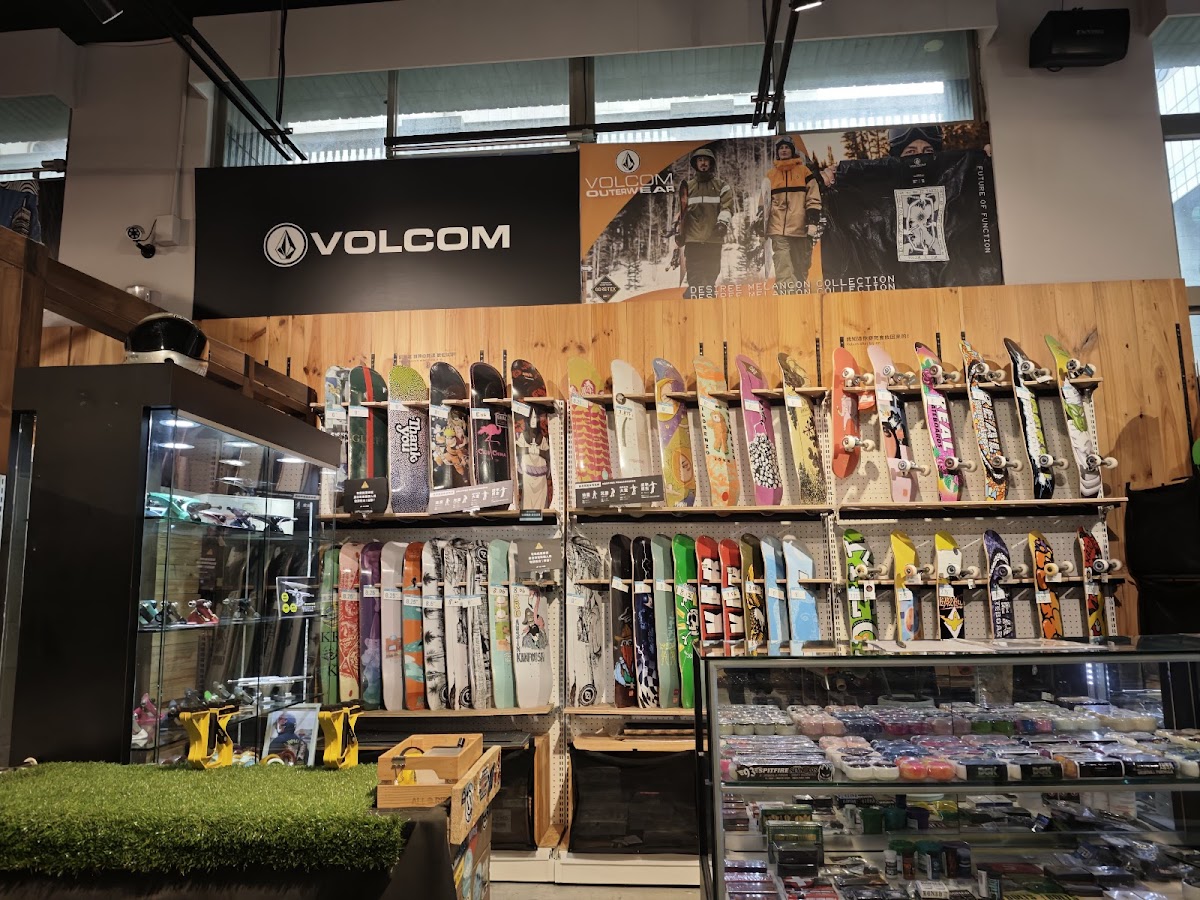 ALL RIDE SKATE/SURF/SNOW 店內環境照片 5