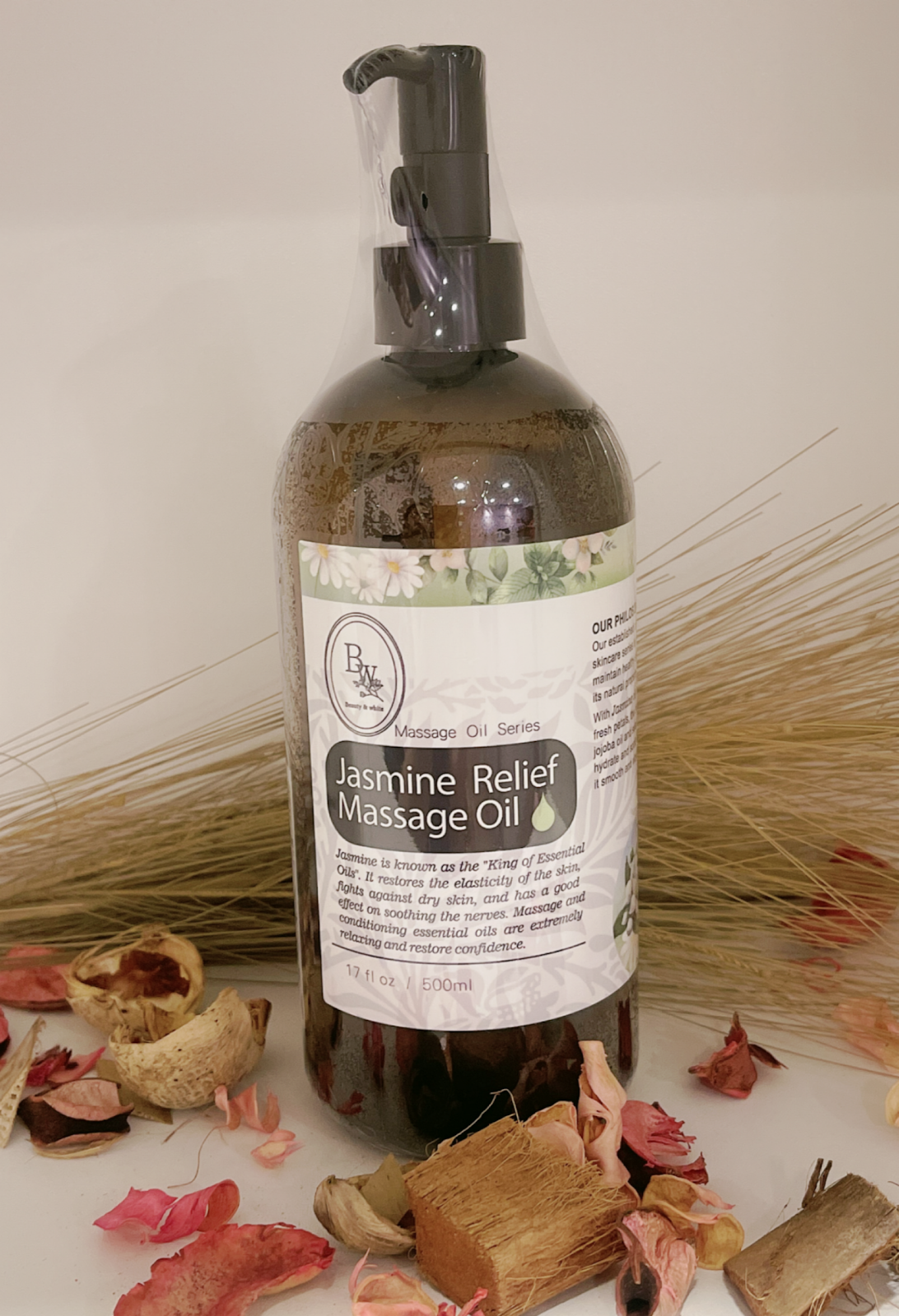 白富美Beauty & White Spa｜新店美容｜新店spa｜做臉推薦｜按摩｜精油SPA｜夫妻SPA｜孕婦按摩｜油壓｜水飛梭｜臉部保養清粉刺｜擀筋紓壓｜皮膚管理 店內環境照片 2