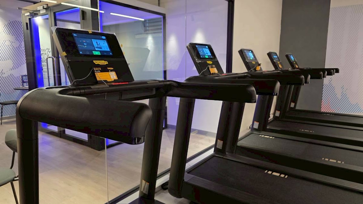 Anytime Fitness 桃園二館宏昌店- 24小時健身房 (7-11宏亞門市旁樓梯下B1) 店內環境照片 4