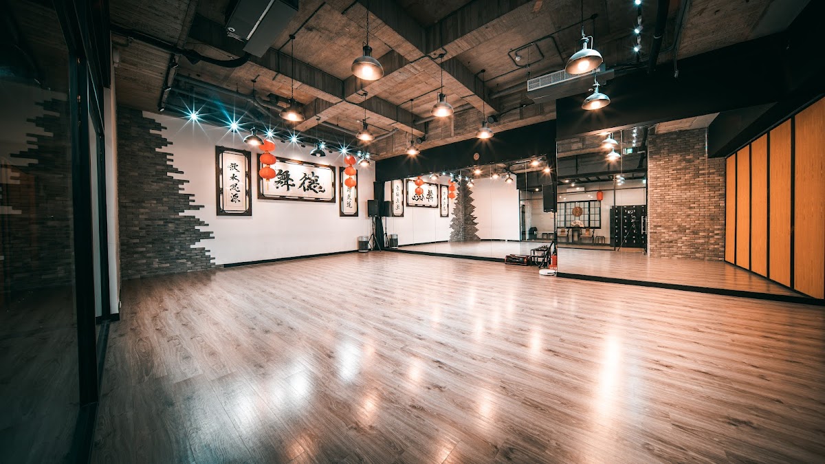 HRC Dance Studio 旗艦館 /新北市私立極舞藝街舞技藝短期補習班 店內環境照片 2