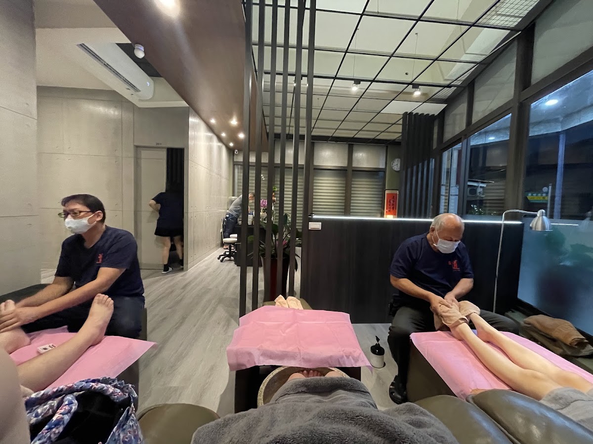 心道足體養身會館 -全身按摩/腳底按摩/全身指油壓/刮痧/拔罐/修腳皮/宜蘭養生館/礁溪按摩/羅東按摩/專屬停車（華陀關係企業） 店內環境照片 4
