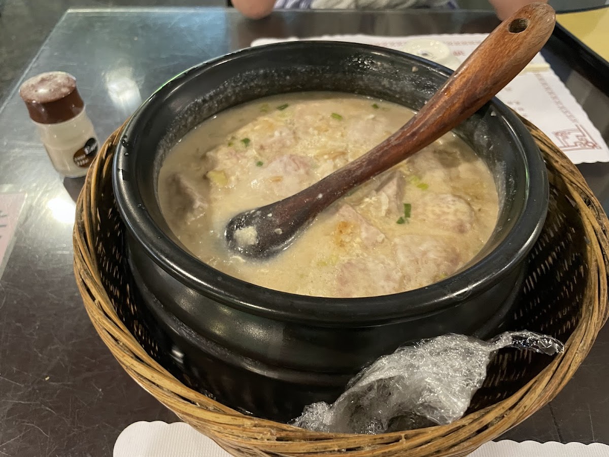 皇池溫泉御膳館(一館餐廳移至承德路七段一號，2.3館泡湯正常營業)(退票服務處2館) 店內環境照片 3