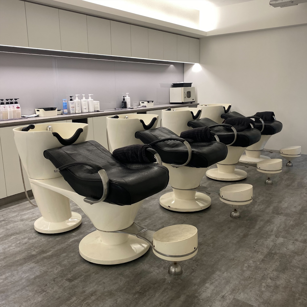 SICA HAIR-忠孝店 台北市髮廊推薦/南港區髮廊推薦/南港區髮廊/燙髮推薦/ 染髮推薦/剪髮推薦/南港護髮推薦/南港燙髮推薦/南港染髮推薦/南港剪髮推薦/南港區護髮/南港區剪髮/南港區燙髮推薦/南港區染髮推薦/南港髮廊推薦/南港美髮店/美髮推薦 店內環境照片 3