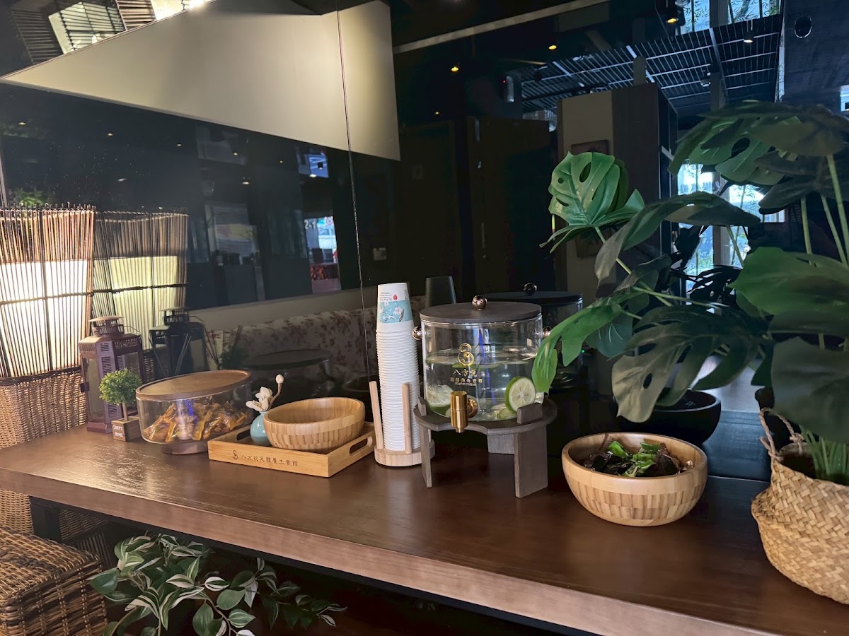 八方悅足體養生會館/經絡按摩/腳底按摩/精油熱石spa/刮痧/修腳皮/排酸棒/筋膜刀/艾草溫罐/耳燭/頭部釋壓/臉部保養 店內環境照片 4
