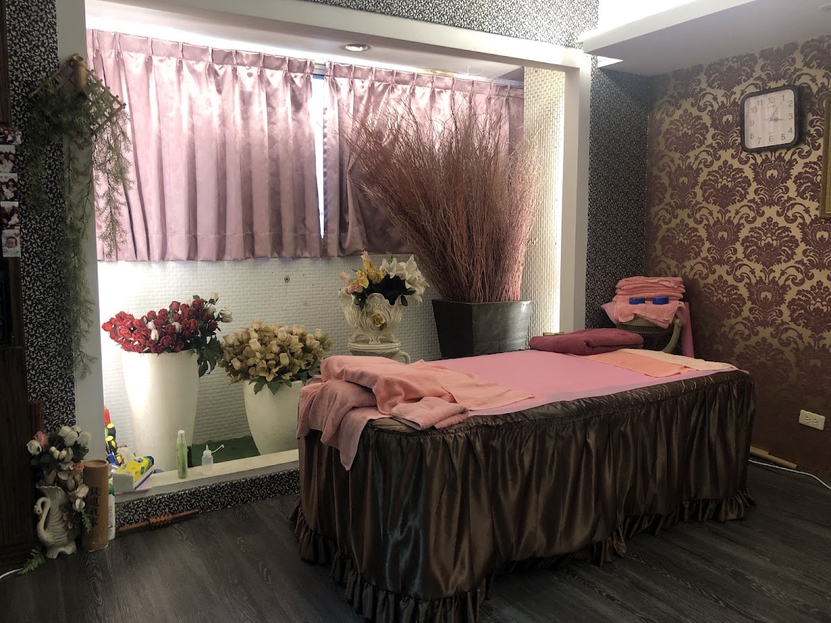 舒活養身館-台中西區指壓精油按摩 美容美體spa 預約費用 深層紓壓推薦 全身筋絡油壓指壓按摩 孕婦放鬆按摩 胸部美胸按摩 刮痧拔罐 毛孔粉刺清除緊緻做臉保養 高CP值好評推薦 PTT 店內環境照片 2