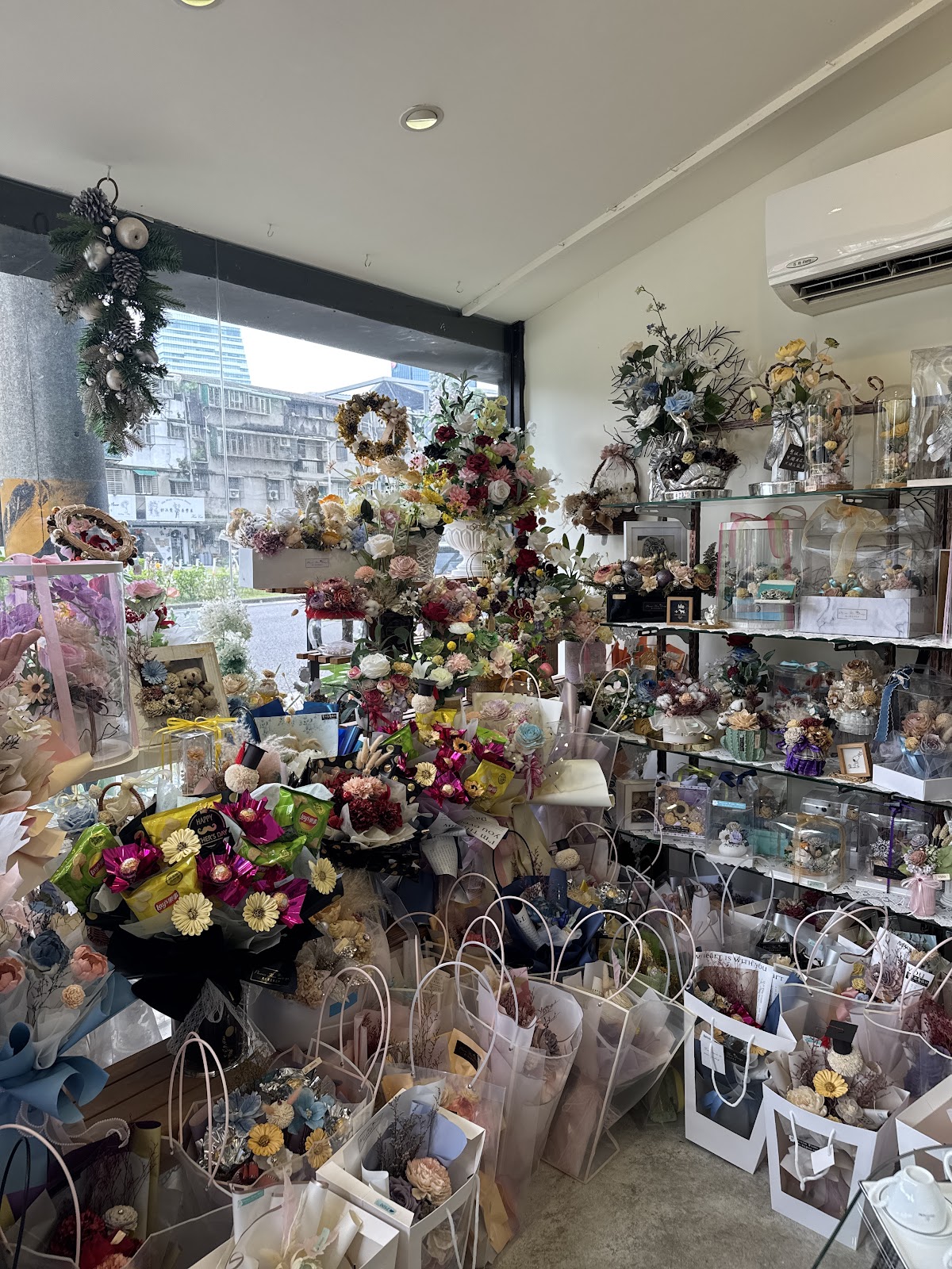 鳳之聲花藝 南港花店 • 全台免運費 • 永生乾燥花 • 南港世貿展覽 • flower shop 店內環境照片 4