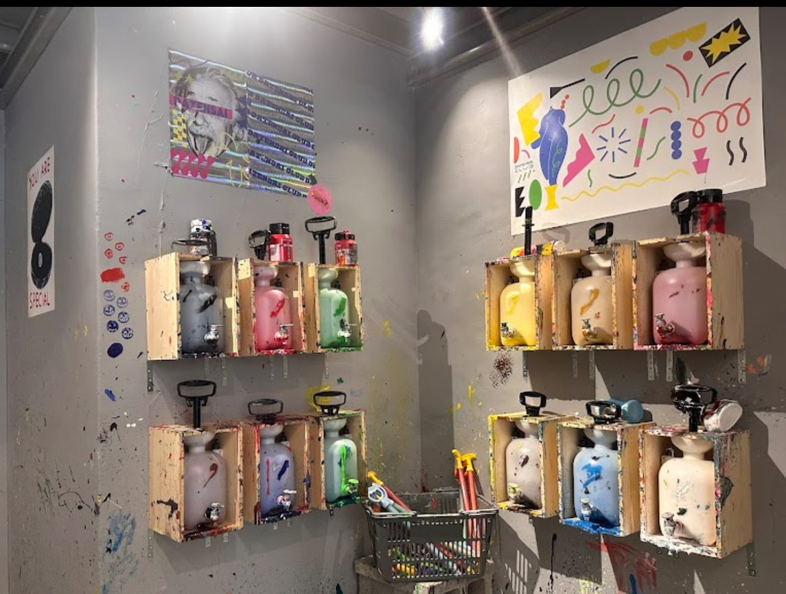 大天才動感の沙龍 𝐃𝐚𝐭𝐞𝐧𝐬𝐚𝐢 𝐂𝐥𝐮𝐛 南港店（台北畫室｜潑畫｜行動繪畫｜髒髒畫｜Action Painting） 店內環境照片 4