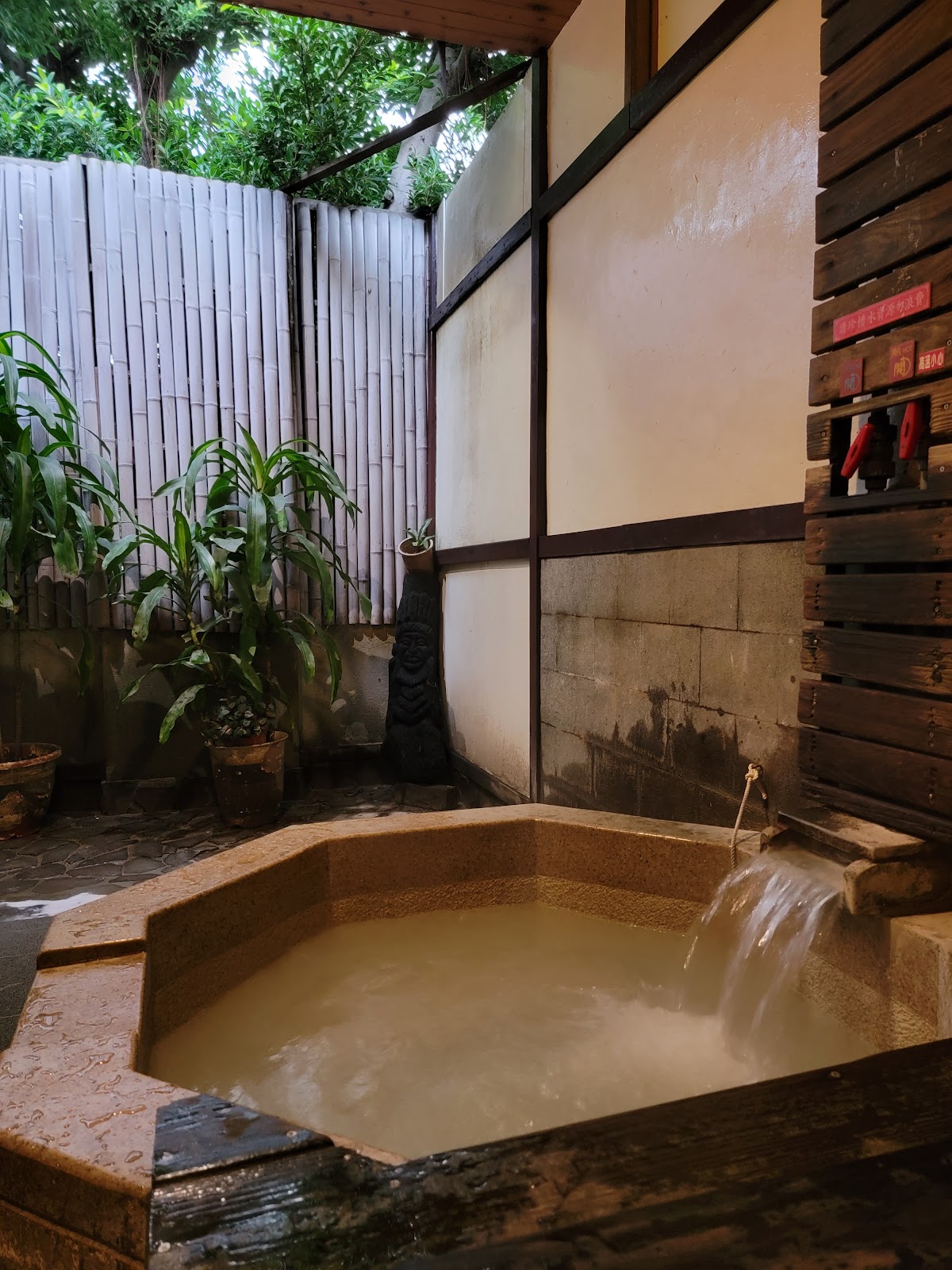 皇池溫泉御膳館(一館餐廳移至承德路七段一號，2.3館泡湯正常營業)(退票服務處2館) 店內環境照片 5