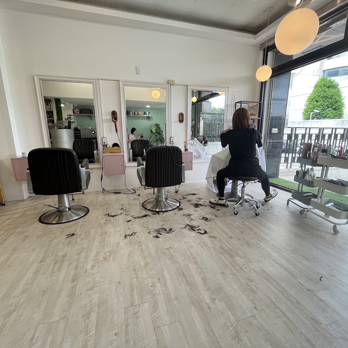 蔓朵.髮salon de la main d'ange（海線歐美手刷染推薦） 店內環境照片 4