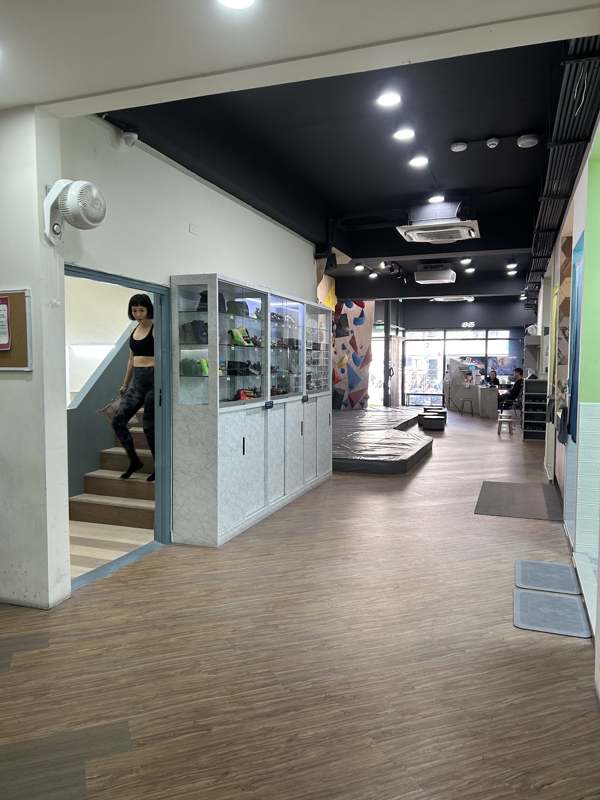 原岩攀岩館-南港店 T-UP Climbing Gym-Nangang 店內環境照片 4