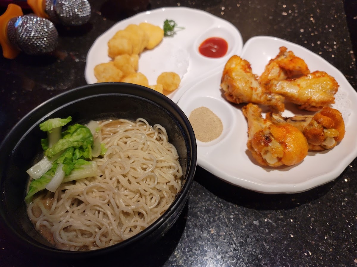 星聚點KTV台北旗艦館+星聚點AI撞球館+星聚點保齡球館 店內環境照片 4