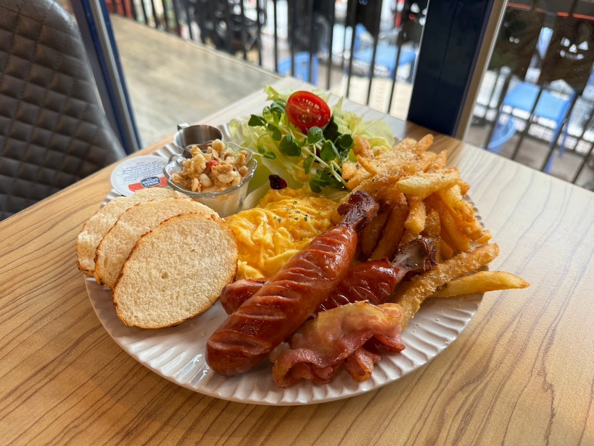 Lazzy Cafe 寵物餐廳 Pet Friendly Restaurant （附設寵物美容&本店沒有提供店狗與客人互動，現場只有客人的狗） 店內環境照片 2