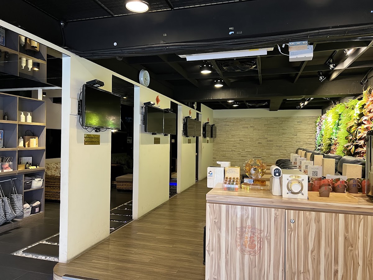 八方悅足體養生會館/經絡按摩/腳底按摩/精油熱石spa/刮痧/修腳皮/排酸棒/筋膜刀/艾草溫罐/耳燭/頭部釋壓/臉部保養 店內環境照片 3