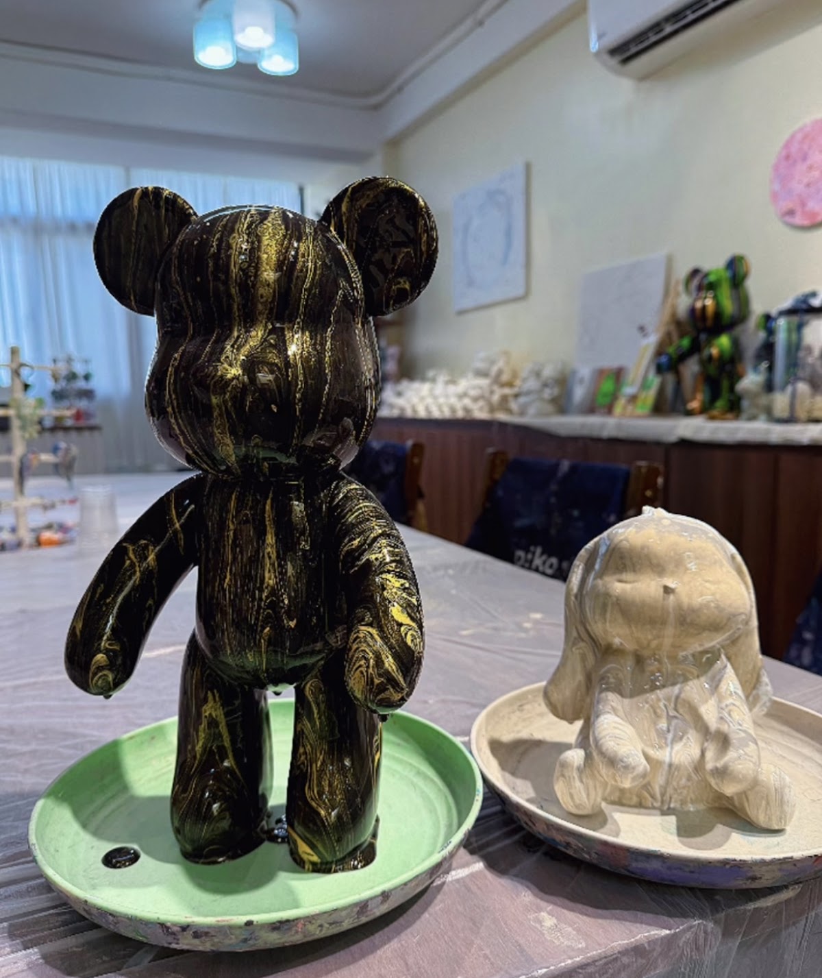 Pikopiko_artstudio 台中畫室｜壓克力畫｜油畫棒｜手繪磁盤｜雲朵鏡｜晶石金箔畫 店內環境照片 2