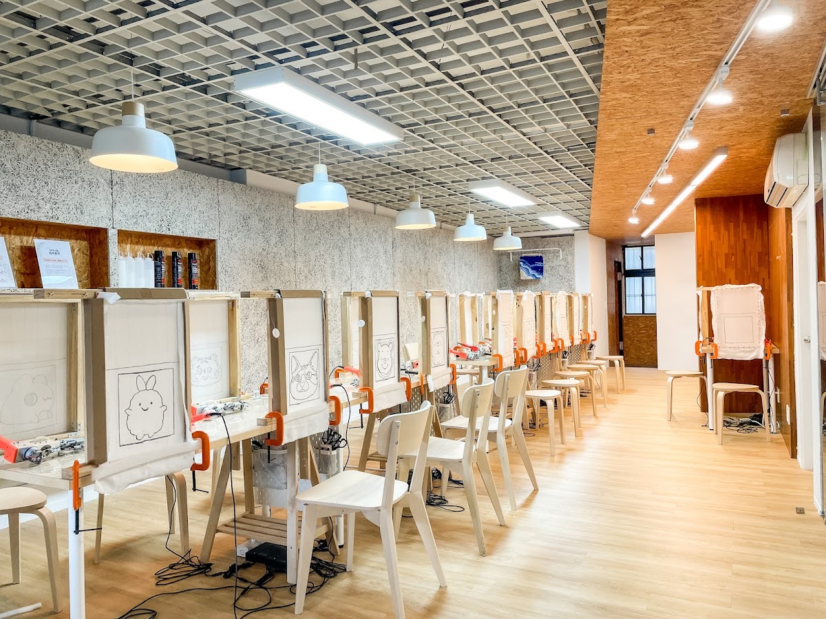 小紅花藝文工廠（信義旗艦店）｜文化幣適用 店內環境照片 2