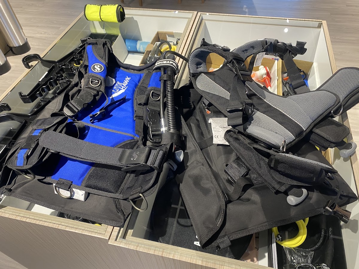 Scuba Warehouse Taiwan 專業潛水裝備店 店內環境照片 4