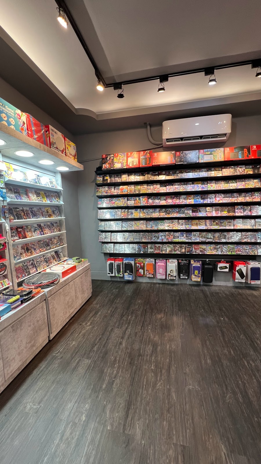 優格米電玩專賣店(板橋文化店jcjc_game) 任天堂 SWITCH2 PS5 PS4 XBOX PC｜板橋電玩｜二手中古買賣｜維修｜無卡分期｜大哥付｜玩具｜扭蛋｜底片沖掃｜國旅特約｜ Nintendo Switch2 現貨供應中｜ 電玩專賣店 店內環境照片 5
