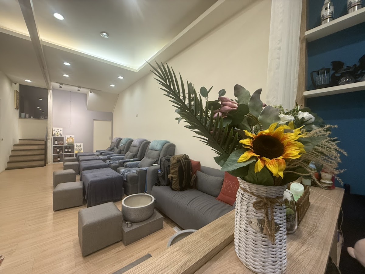 愛按摩- 精油芳療足體養生館 店家封面照片