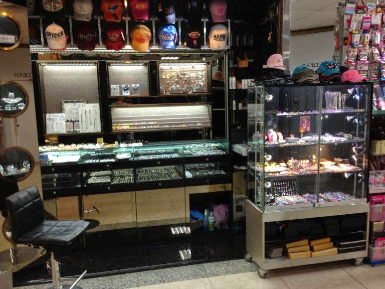 Andy's Piercing Shop Andy穿耳洞銀飾專門店 店內環境照片 5