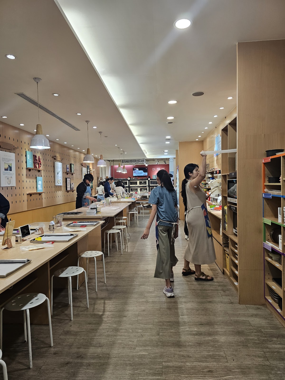 【烘焙DIY】自己做烘焙聚樂部(台北南京店) 店內環境照片 2