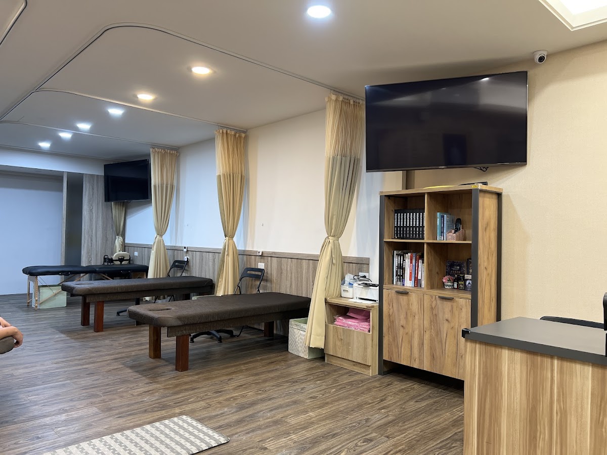 唯一傳統整復推拿(信義旗艦店)-台北信義傳統整復/推拿/運動按摩 專業費用推薦 筋膜/肌肉/肩頸/腹部放鬆 體態調整平衡 脊椎/骨盆/膝蓋 調整/調理 消除疲勞 推拿按摩教學/課程/技術就業培訓 PTT Dcard 店內環境照片 6